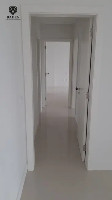 Apartamento com 3 quartos à venda, 120m2 em Centro, Balneario Camboriu - SC - imagem 8 Foto 8 de Apartamento com 3 quartos à venda, 120m2 em Centro, Balneario Camboriu - SC