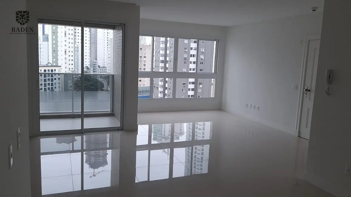 Apartamento com 3 quartos à venda, 120m2 em Centro, Balneario Camboriu - SC - imagem 2 Foto 2 de Apartamento com 3 quartos à venda, 120m2 em Centro, Balneario Camboriu - SC