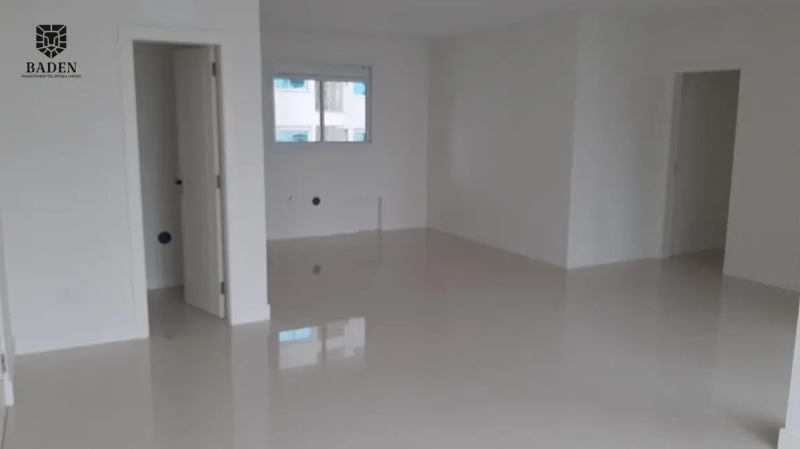 Apartamento com 3 quartos à venda, 120m2 em Centro, Balneario Camboriu - SC - imagem 5 Foto 5 de Apartamento com 3 quartos à venda, 120m2 em Centro, Balneario Camboriu - SC