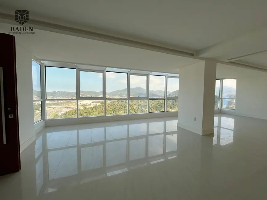 Foto 1 de Apartamento com 3 quartos à venda, 183m2 em Centro, Balneario Camboriu - SC