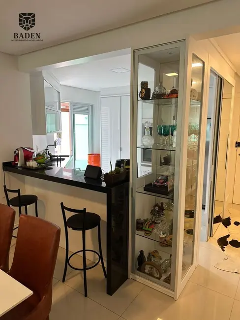 Apartamento com 3 quartos à venda, 272m2 em Centro, Balneario Camboriu - SC - imagem 9 Foto 9 de Apartamento com 3 quartos à venda, 272m2 em Centro, Balneario Camboriu - SC