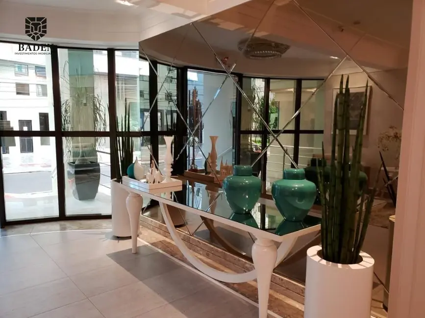 Apartamento com 3 quartos à venda, 131m2 em Centro, Balneario Camboriu - SC - imagem 5 Foto 5 de Apartamento com 3 quartos à venda, 131m2 em Centro, Balneario Camboriu - SC