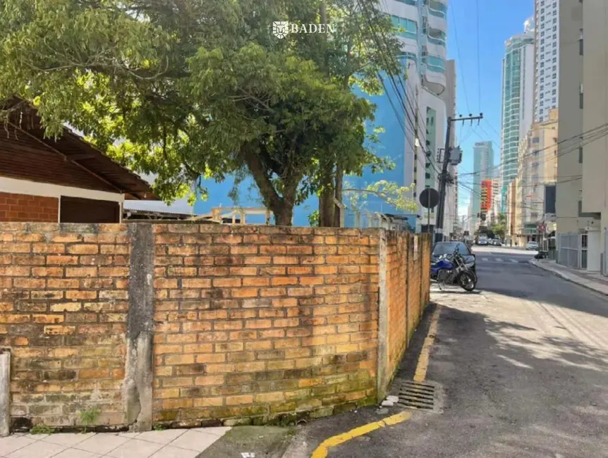 Foto 3 de Terreno / Lote à venda, 264m2 em Balneario Camboriu - SC