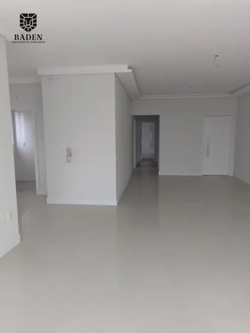 Apartamento com 3 quartos à venda, 130m2 em Centro, Balneario Camboriu - SC - imagem 7 Foto 7 de Apartamento com 3 quartos à venda, 130m2 em Centro, Balneario Camboriu - SC