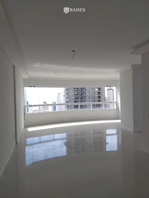 Foto 2 de Apartamento com 3 quartos à venda, 130m2 em Centro, Balneario Camboriu - SC
