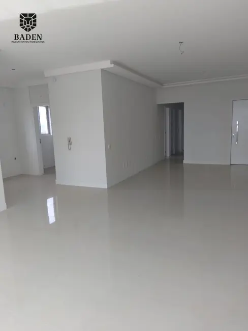 Apartamento com 3 quartos à venda, 130m2 em Centro, Balneario Camboriu - SC - imagem 6 Foto 6 de Apartamento com 3 quartos à venda, 130m2 em Centro, Balneario Camboriu - SC
