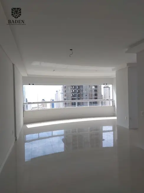 Foto 2 de Apartamento com 3 quartos à venda, 130m2 em Centro, Balneario Camboriu - SC