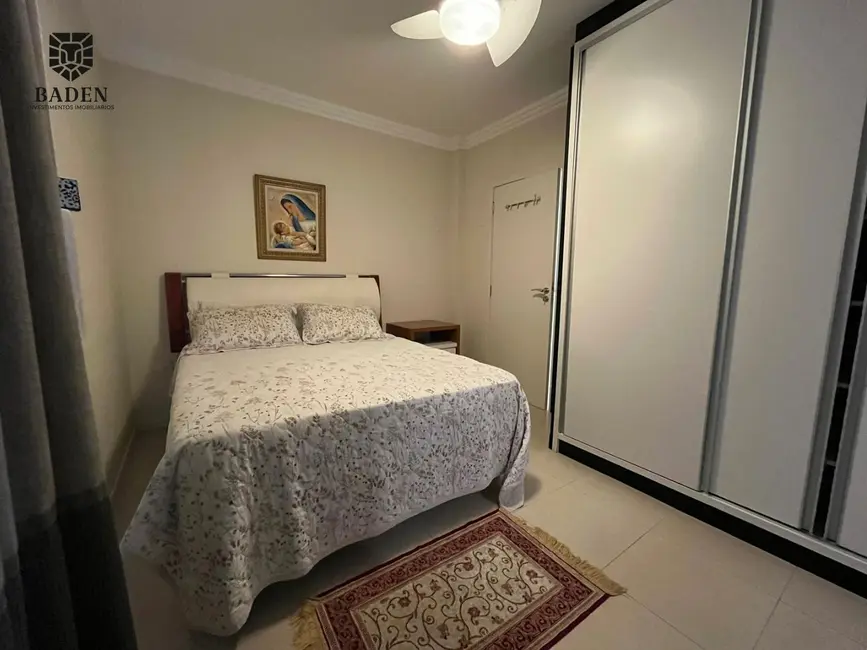 Apartamento com 3 quartos para alugar, 222m2 em Centro, Balneario Camboriu - SC - imagem 4 Foto 4 de Apartamento com 3 quartos para alugar, 222m2 em Centro, Balneario Camboriu - SC