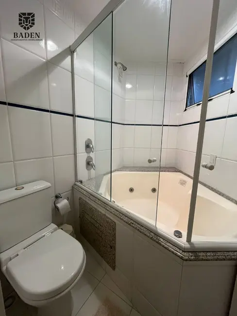 Apartamento com 3 quartos para alugar, 222m2 em Centro, Balneario Camboriu - SC - imagem 5 Foto 5 de Apartamento com 3 quartos para alugar, 222m2 em Centro, Balneario Camboriu - SC