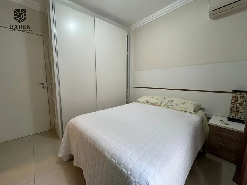 Apartamento com 3 quartos para alugar, 222m2 em Centro, Balneario Camboriu - SC - imagem 7 Foto 7 de Apartamento com 3 quartos para alugar, 222m2 em Centro, Balneario Camboriu - SC
