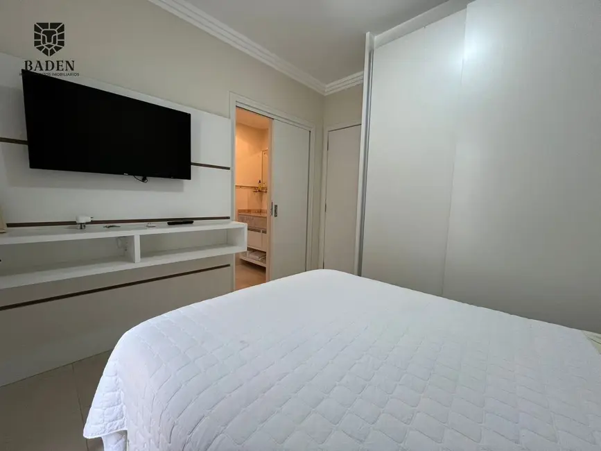 Apartamento com 3 quartos para alugar, 222m2 em Centro, Balneario Camboriu - SC - imagem 8 Foto 8 de Apartamento com 3 quartos para alugar, 222m2 em Centro, Balneario Camboriu - SC