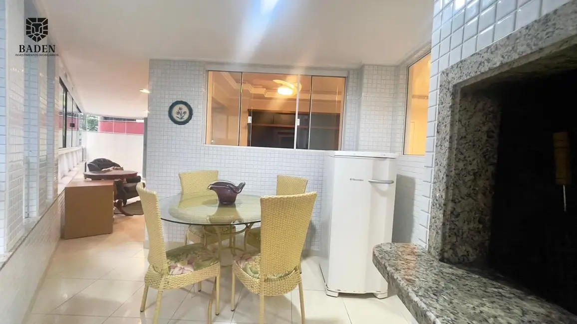 Apartamento com 3 quartos para alugar, 222m2 em Centro, Balneario Camboriu - SC - imagem 8 Foto 8 de Apartamento com 3 quartos para alugar, 222m2 em Centro, Balneario Camboriu - SC