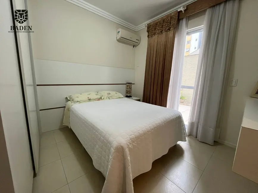 Apartamento com 3 quartos para alugar, 222m2 em Centro, Balneario Camboriu - SC - imagem 6 Foto 6 de Apartamento com 3 quartos para alugar, 222m2 em Centro, Balneario Camboriu - SC