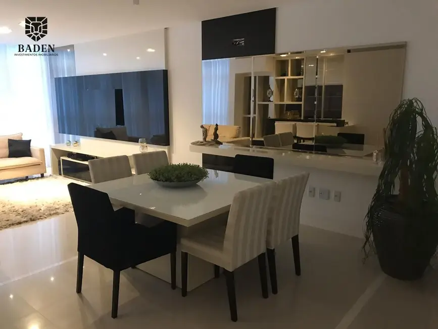 Apartamento com 3 quartos à venda, 132m2 em Centro, Balneario Camboriu - SC - imagem 3 Foto 3 de Apartamento com 3 quartos à venda, 132m2 em Centro, Balneario Camboriu - SC