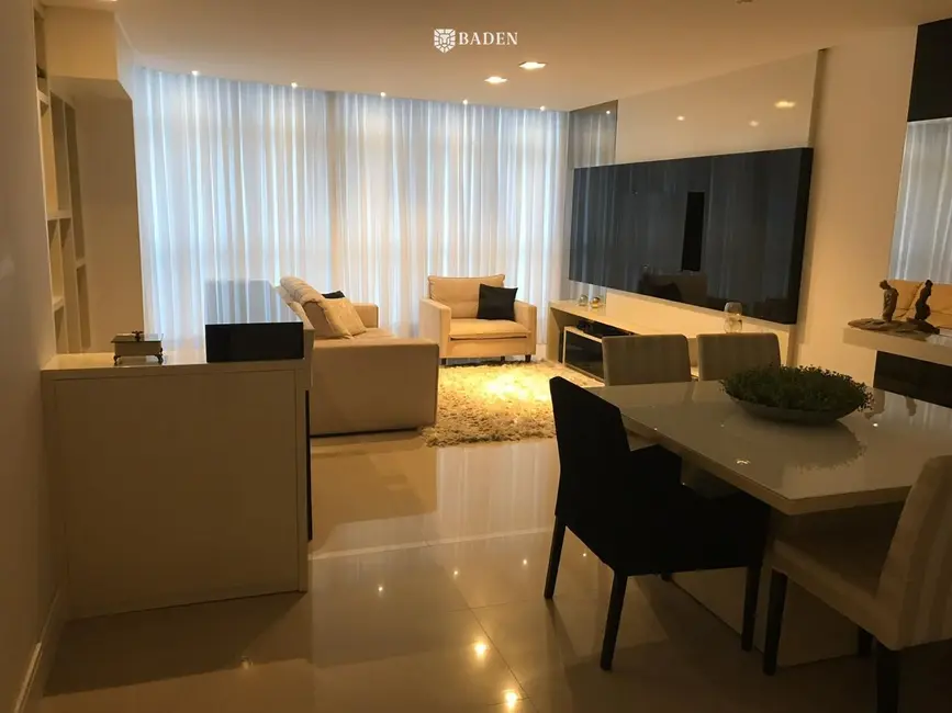 Apartamento com 3 quartos à venda, 132m2 em Centro, Balneario Camboriu - SC - imagem 2 Foto 2 de Apartamento com 3 quartos à venda, 132m2 em Centro, Balneario Camboriu - SC