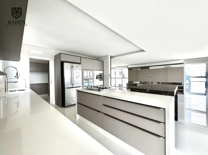 Apartamento com 4 quartos à venda, 237m2 em Balneario Camboriu - SC - imagem 7 Foto 7 de Apartamento com 4 quartos à venda, 237m2 em Balneario Camboriu - SC