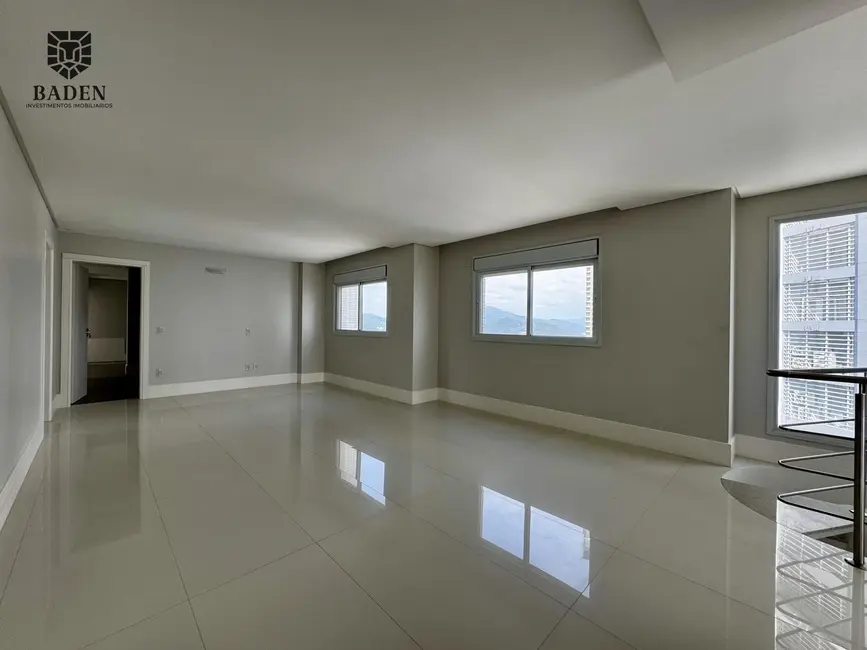 Cobertura com 6 quartos à venda, 490m2 em Balneario Camboriu - SC - imagem 8 Foto 8 de Cobertura com 6 quartos à venda, 490m2 em Balneario Camboriu - SC