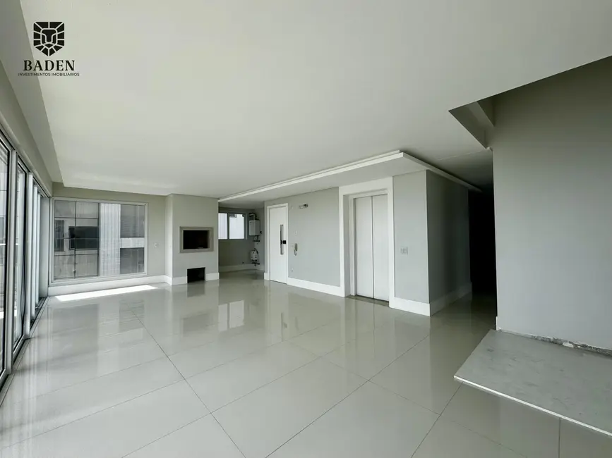 Cobertura com 6 quartos à venda, 490m2 em Balneario Camboriu - SC - imagem 9 Foto 9 de Cobertura com 6 quartos à venda, 490m2 em Balneario Camboriu - SC