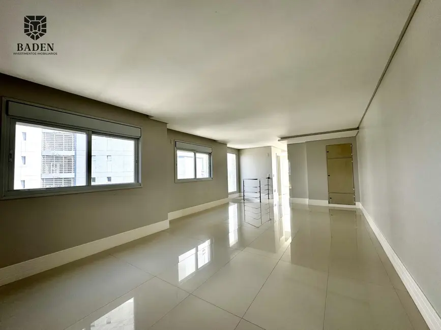 Cobertura com 6 quartos à venda, 490m2 em Balneario Camboriu - SC - imagem 6 Foto 6 de Cobertura com 6 quartos à venda, 490m2 em Balneario Camboriu - SC