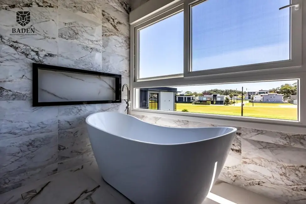 Foto 8 de Casa com 4 quartos à venda, 430m2 em Balneario Camboriu - SC