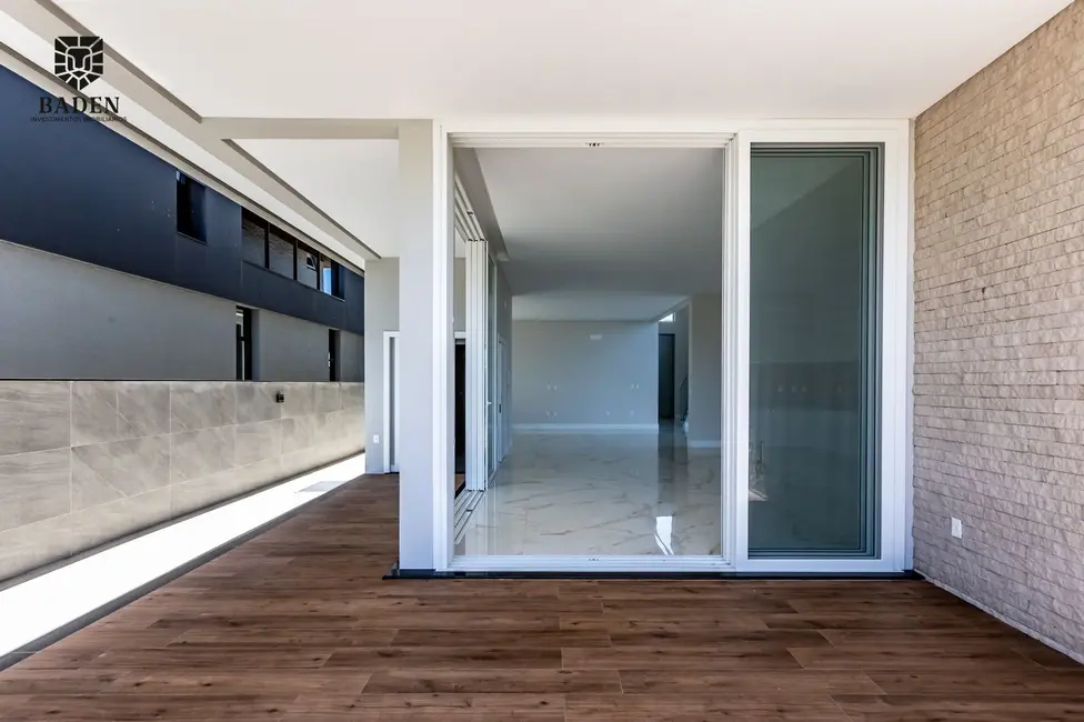 Foto 4 de Casa com 4 quartos à venda, 430m2 em Balneario Camboriu - SC