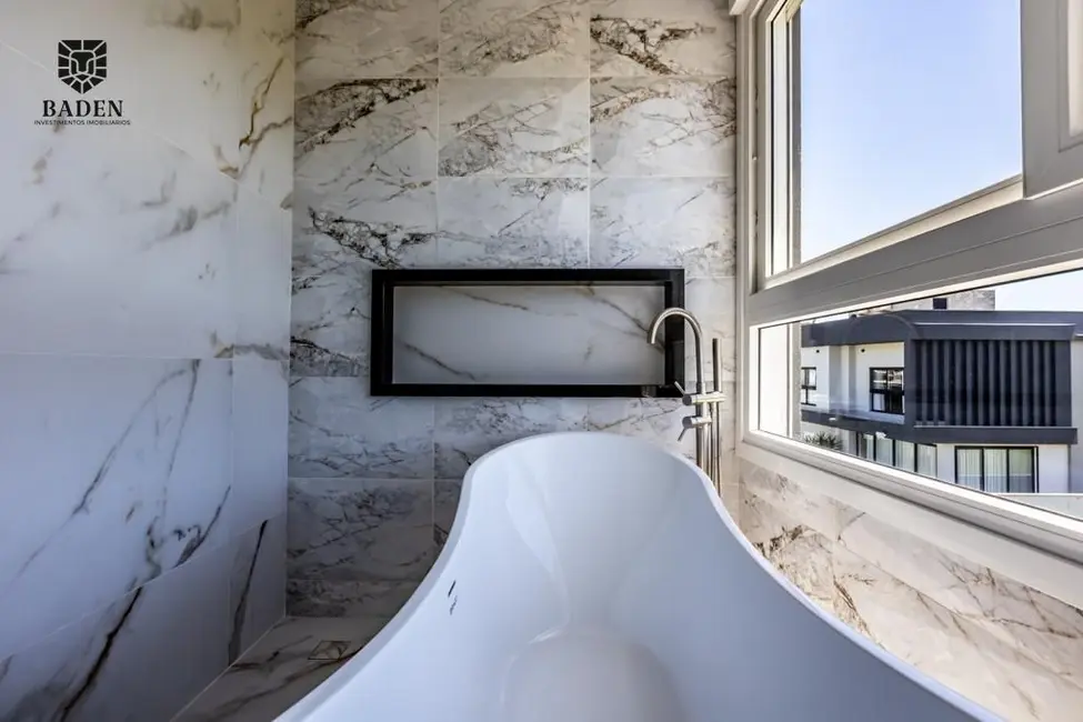 Foto 3 de Casa com 4 quartos à venda, 430m2 em Balneario Camboriu - SC