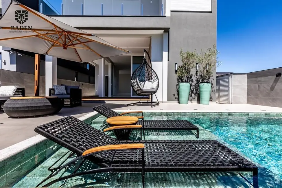 Foto 1 de Casa com 4 quartos à venda, 430m2 em Balneario Camboriu - SC