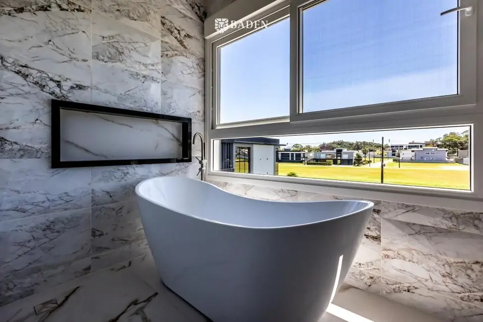 Foto 8 de Casa com 4 quartos à venda, 430m2 em Balneario Camboriu - SC