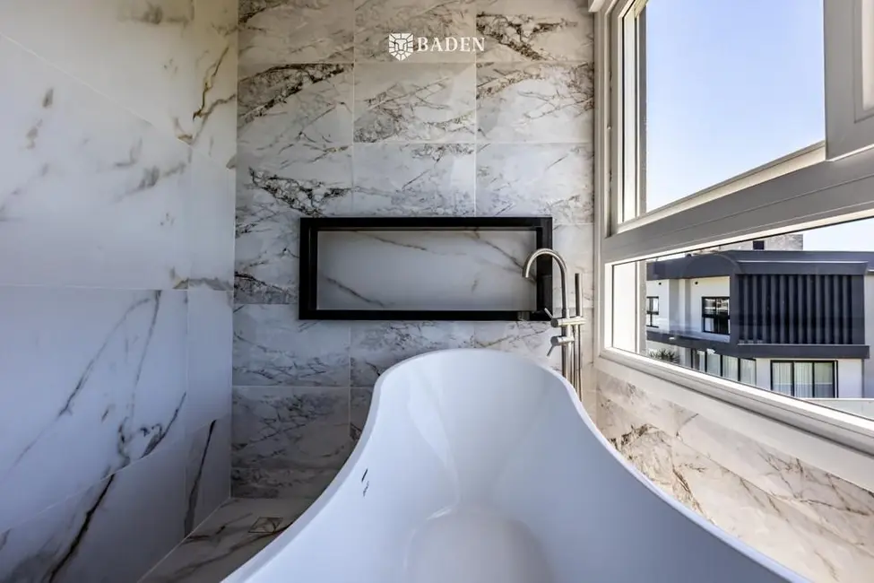Foto 3 de Casa com 4 quartos à venda, 430m2 em Balneario Camboriu - SC