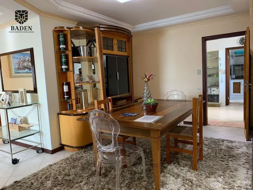 Apartamento com 3 quartos à venda, 160m2 em Balneario Camboriu - SC - imagem 8 Foto 8 de Apartamento com 3 quartos à venda, 160m2 em Balneario Camboriu - SC