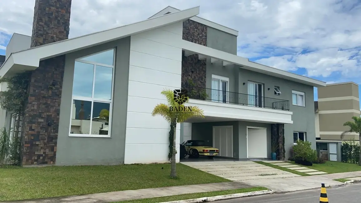 Foto 1 de Casa com 3 quartos à venda, 350m2 em Balneario Camboriu - SC