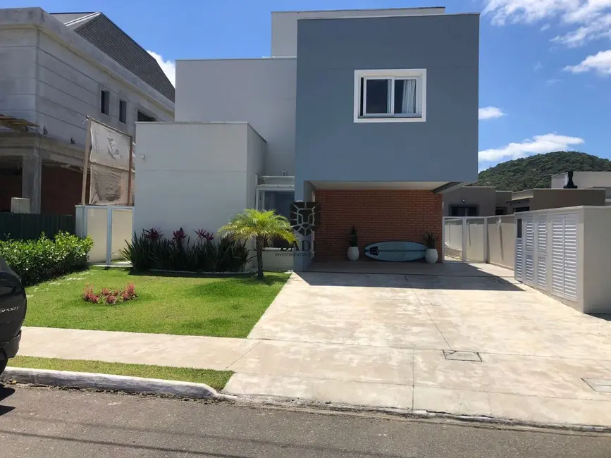 Foto 2 de Casa com 3 quartos à venda, 207m2 em Santa Regina, Camboriu - SC