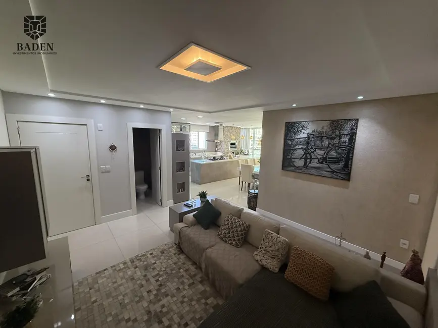 Apartamento com 4 quartos à venda, 156m2 em Centro, Balneario Camboriu - SC - imagem 2 Foto 2 de Apartamento com 4 quartos à venda, 156m2 em Centro, Balneario Camboriu - SC