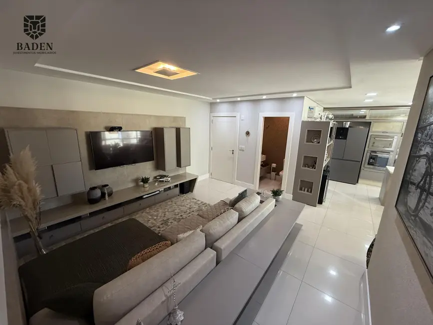 Apartamento com 4 quartos à venda, 156m2 em Centro, Balneario Camboriu - SC - imagem 4 Foto 4 de Apartamento com 4 quartos à venda, 156m2 em Centro, Balneario Camboriu - SC