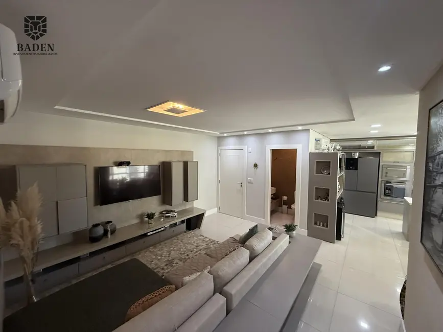 Apartamento com 4 quartos à venda, 156m2 em Centro, Balneario Camboriu - SC - imagem 3 Foto 3 de Apartamento com 4 quartos à venda, 156m2 em Centro, Balneario Camboriu - SC