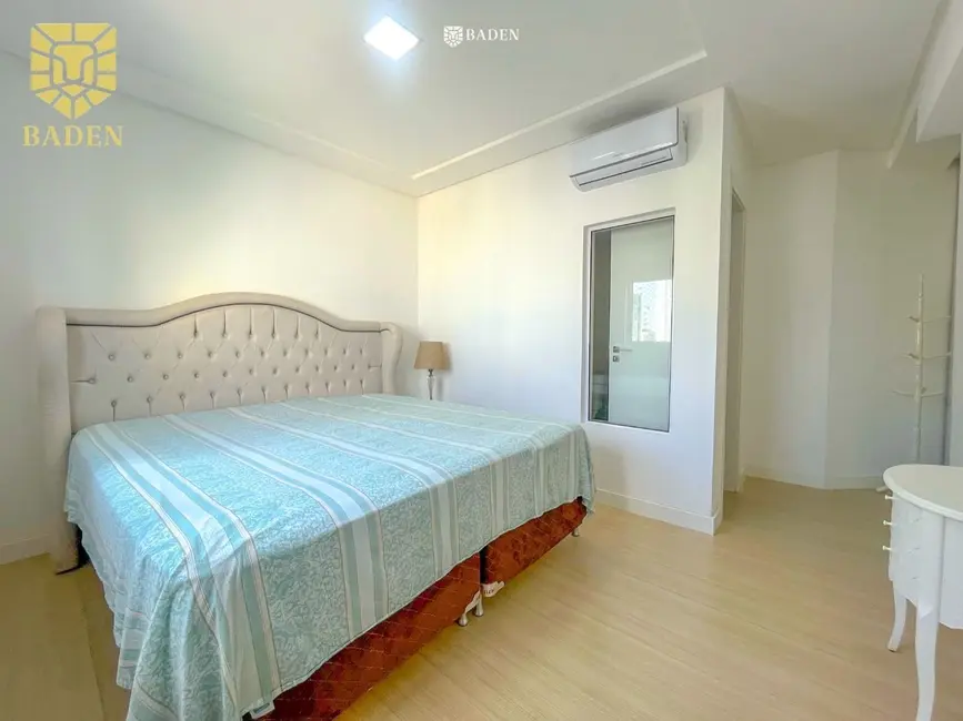 Foto 3 de Apartamento com 4 quartos à venda, 146m2 em Centro, Balneario Camboriu - SC