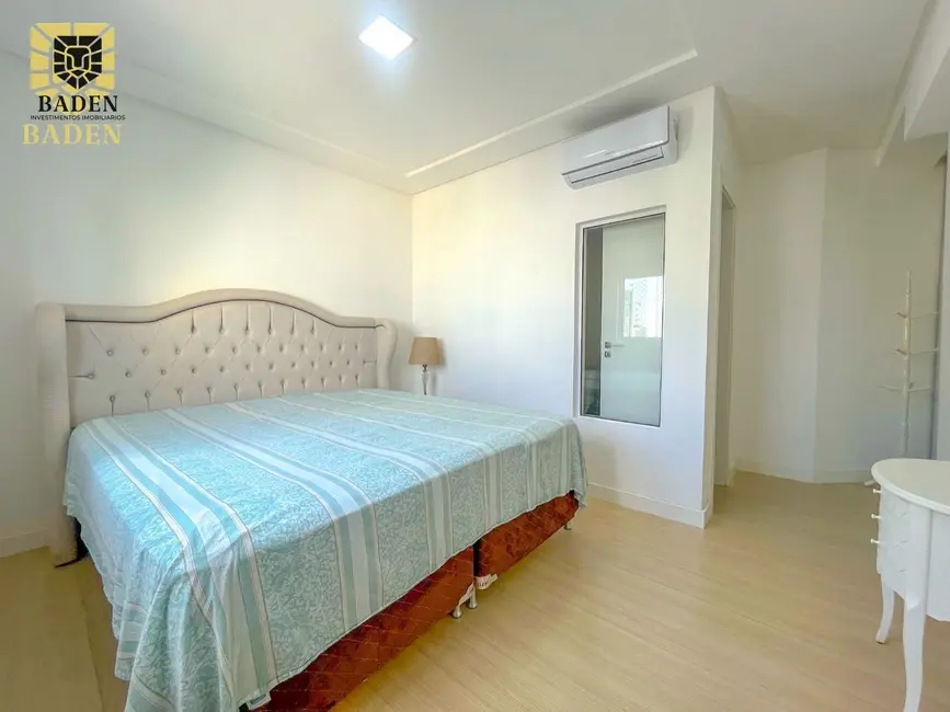 Foto 3 de Apartamento com 4 quartos à venda, 146m2 em Centro, Balneario Camboriu - SC