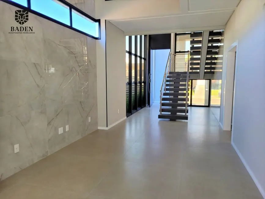 Foto 3 de Casa com 4 quartos à venda, 286m2 em Santa Regina, Camboriu - SC