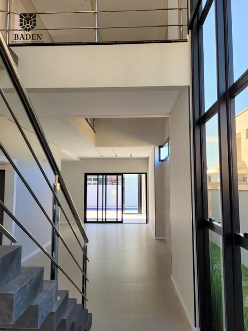 Foto 2 de Casa com 4 quartos à venda, 286m2 em Santa Regina, Camboriu - SC