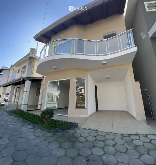 Foto 2 de Sobrado com 2 quartos à venda, 105m2 em Camboriu - SC