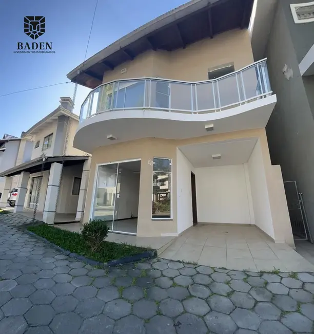 Foto 2 de Sobrado com 2 quartos à venda, 105m2 em Camboriu - SC