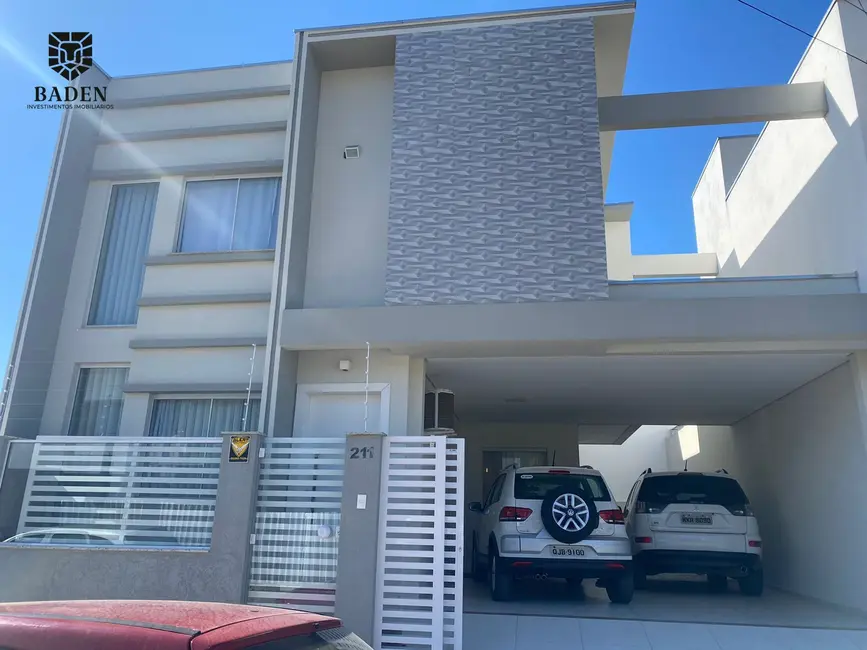 Foto 1 de Casa com 3 quartos à venda, 157m2 em Nova Esperança, Balneario Camboriu - SC
