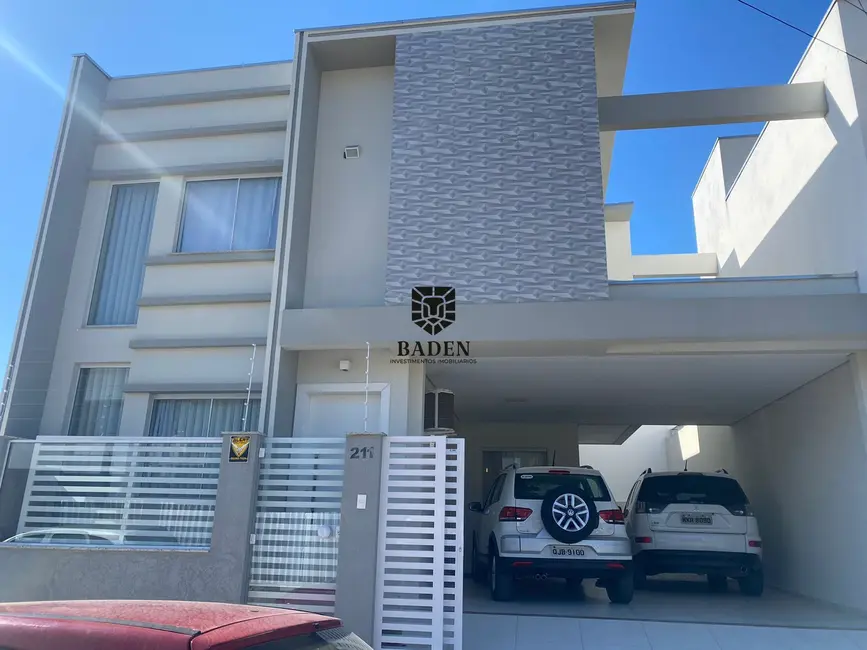 Foto 1 de Casa com 3 quartos à venda, 157m2 em Nova Esperança, Balneario Camboriu - SC