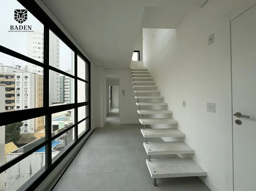 Foto 2 de Cobertura com 3 quartos à venda, 144m2 em Centro, Balneario Camboriu - SC