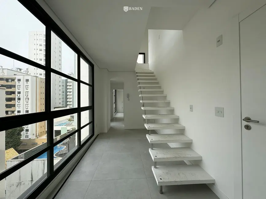 Foto 2 de Cobertura com 3 quartos à venda, 144m2 em Centro, Balneario Camboriu - SC