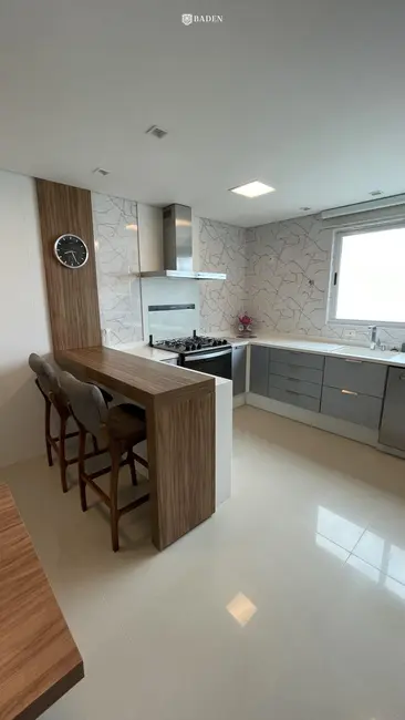 Foto 9 de Apartamento com 4 quartos para alugar, 217m2 em Centro, Balneario Camboriu - SC