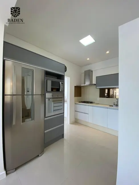 Apartamento com 3 quartos para alugar, 200m2 em Centro, Balneario Camboriu - SC - imagem 6 Foto 6 de Apartamento com 3 quartos para alugar, 200m2 em Centro, Balneario Camboriu - SC