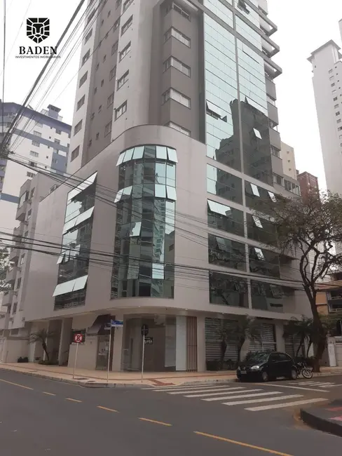 Apartamento com 3 quartos para alugar, 200m2 em Centro, Balneario Camboriu - SC - imagem 3 Foto 3 de Apartamento com 3 quartos para alugar, 200m2 em Centro, Balneario Camboriu - SC