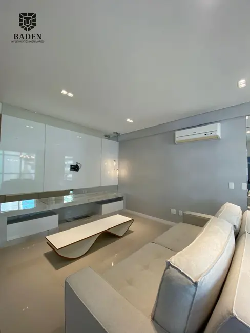 Foto 2 de Apartamento com 3 quartos para alugar, 200m2 em Centro, Balneario Camboriu - SC