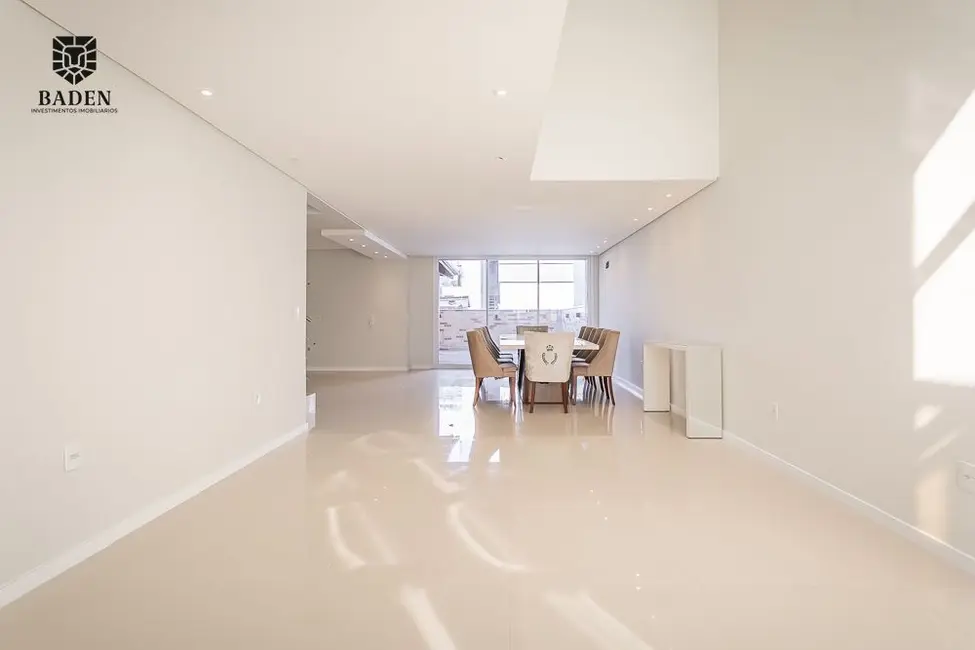 Casa com 3 quartos à venda, 192m2 em Prado de Baixo, Biguacu - SC - imagem 3 Foto 3 de Casa com 3 quartos à venda, 192m2 em Prado de Baixo, Biguacu - SC